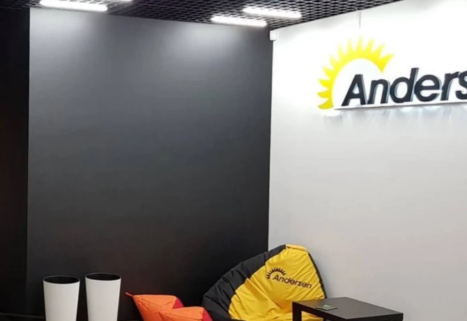 Современный офис компании Andersen с подвесным потолком грильято GLK